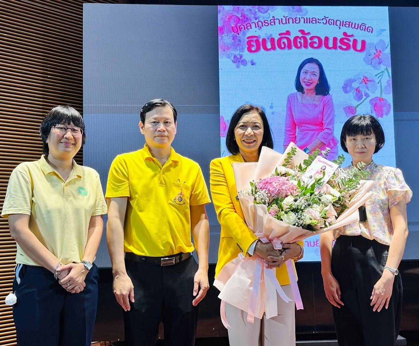 บุคลากรสำนักยาและวัตถุเสพติดร่วมประชุมเพื่อรับมอบแนวทางการดำเนินงานของสำนักจากผู้อำนวยการ